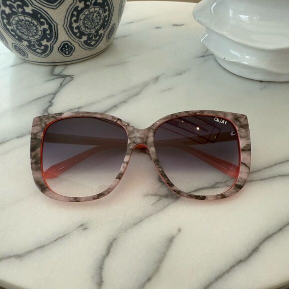 Quay Ever After Sunglasses⭐️